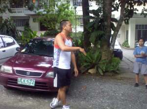 Jobaqs - briefing us on the race route, stretching and leading the prayers before we start.  What else can we ask for? Jobaqs for president!