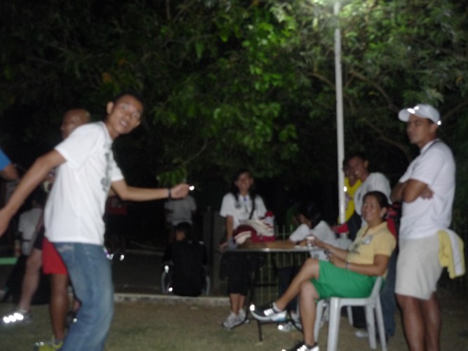 P1040667 Team BR Elite, Staff, Rey Jimenez & Madamme/Tita Rowena who carboloaded us before the race